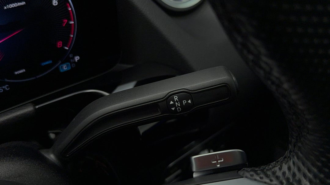 2024 Mercedes-benz GLA 250 4matic (mhev), Automatic, 9439 km, Gear Lever 