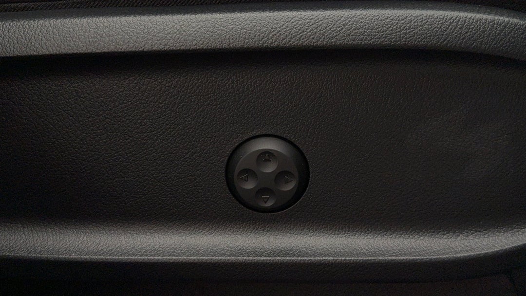 2024 Mercedes-benz GLA 250 4matic (mhev), Automatic, 9439 km, Drivers Side Adjustment Panel