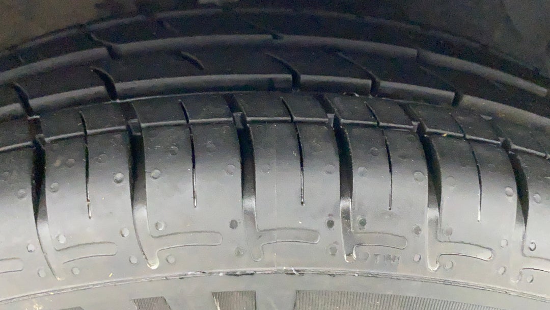 Right Front Tyre Tread