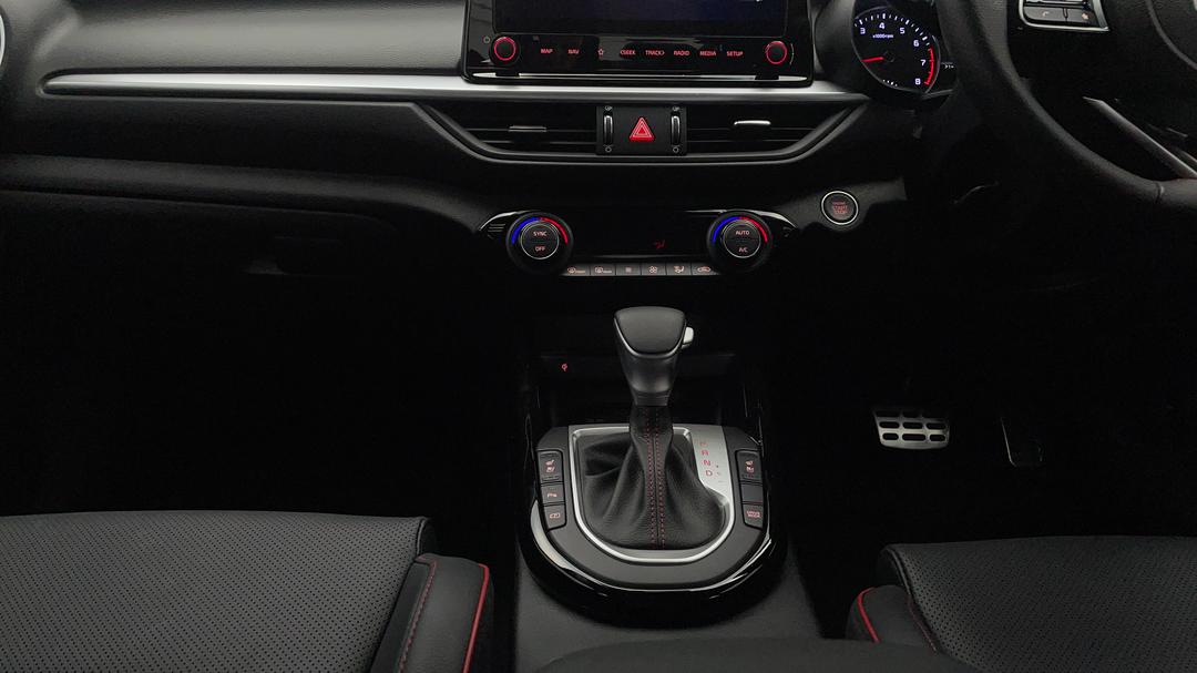 2022 Kia Cerato Gt, Automatic, 3643 km, Center Console