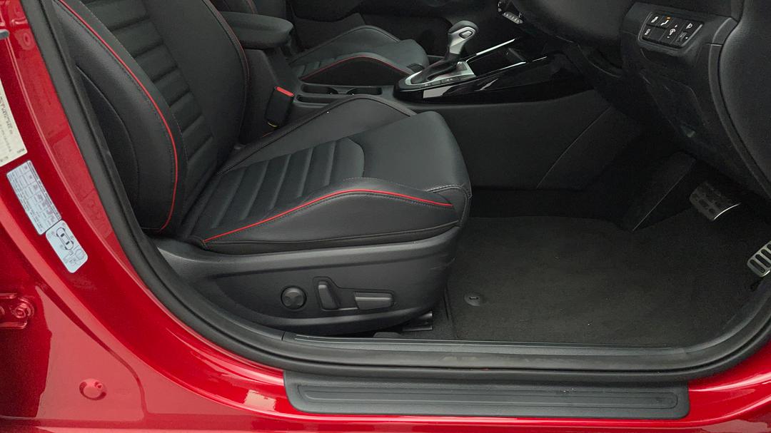 2022 Kia Cerato Gt, Automatic, 3643 km, Drivers Side Adjustment Panel