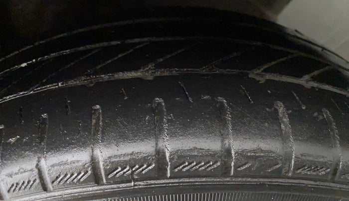 2017 Hyundai Xcent SX 1.2, Petrol, Manual, 55,606 km, Left Rear Tyre Tread