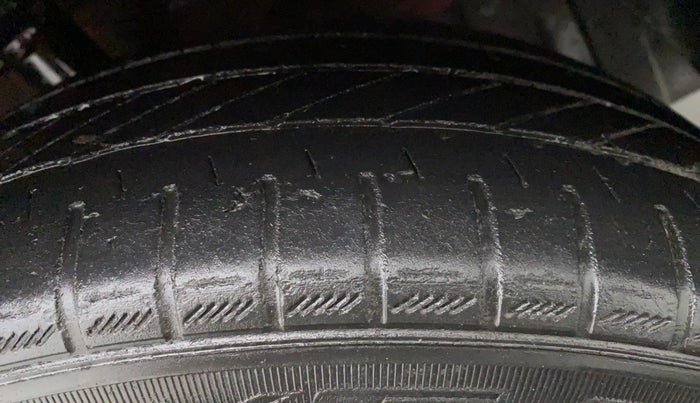 2017 Hyundai Xcent SX 1.2, Petrol, Manual, 55,606 km, Left Front Tyre Tread
