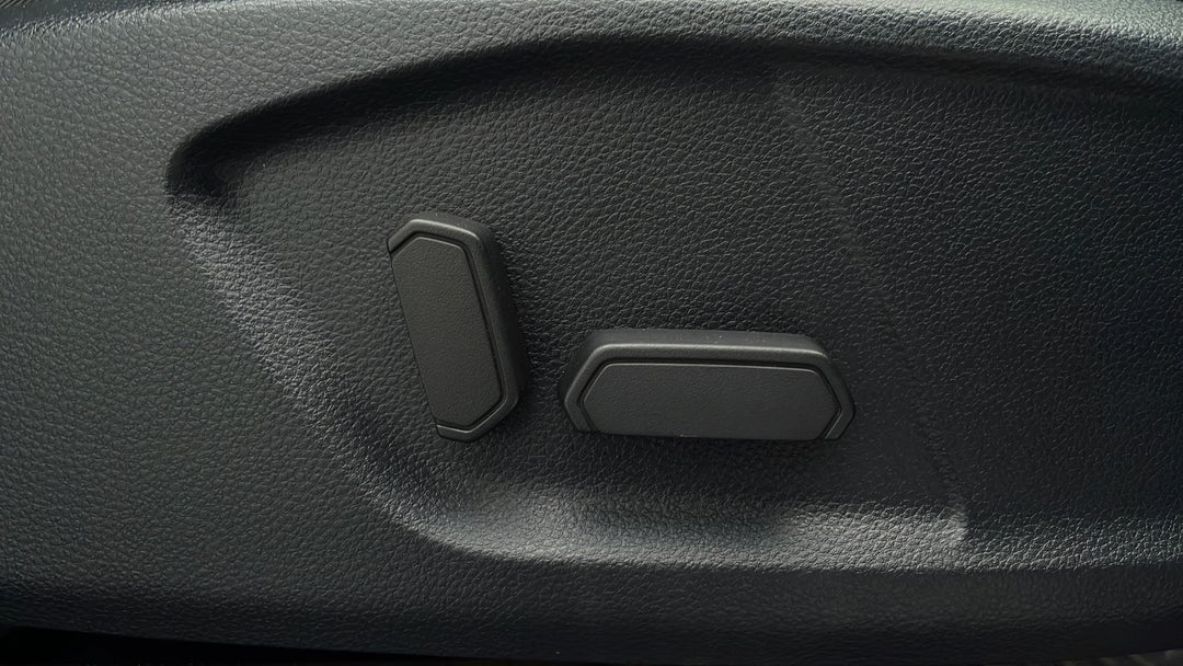 2018 Ford Ranger Raptor 2.0 (4x4), Automatic, 99555 km, Drivers Side Adjustment Panel