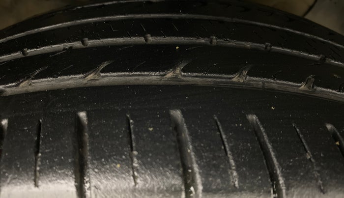 2017 Hyundai Creta 1.6 SX PLUS PETROL, Petrol, Manual, 30,798 km, Right Front Tyre Tread