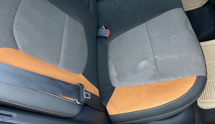 2017 Hyundai Creta 1.6 SX PLUS PETROL, Petrol, Manual, 30,798 km, Second-row right seat - Cover slightly stained