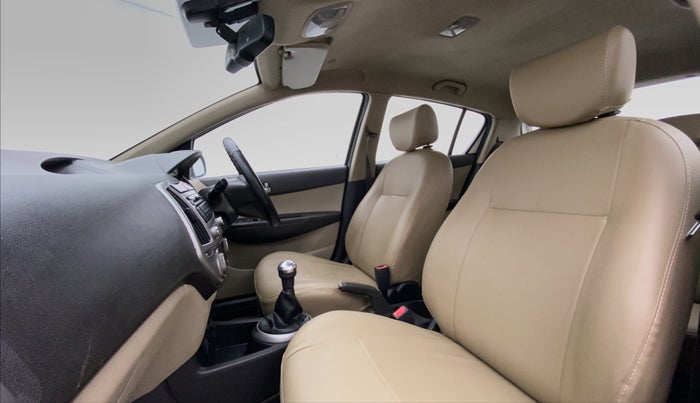 2014 Hyundai i20 SPORTZ 1.2 VTVT, Petrol, Manual, 89,326 km, Right Side Front Door Cabin View
