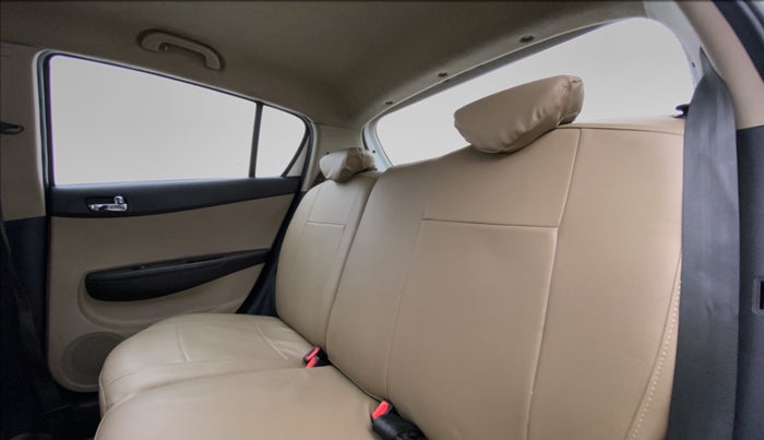 2014 Hyundai i20 SPORTZ 1.2 VTVT, Petrol, Manual, 89,326 km, Right Side Rear Door Cabin View