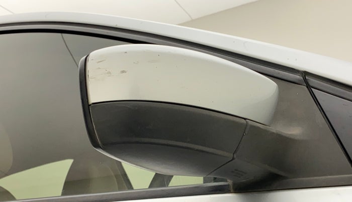 2012 Volkswagen Vento HIGHLINE DIESEL 1.6, Diesel, Manual, 1,37,114 km, Right rear-view mirror - Mirror motor not working