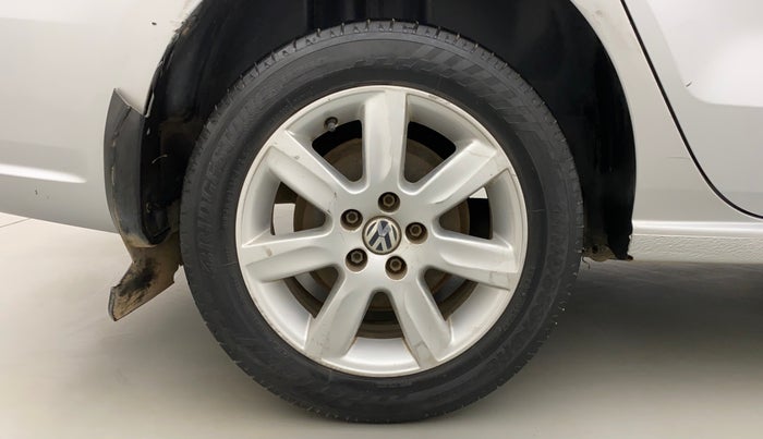 2012 Volkswagen Vento HIGHLINE DIESEL 1.6, Diesel, Manual, 1,37,114 km, Right Rear Wheel