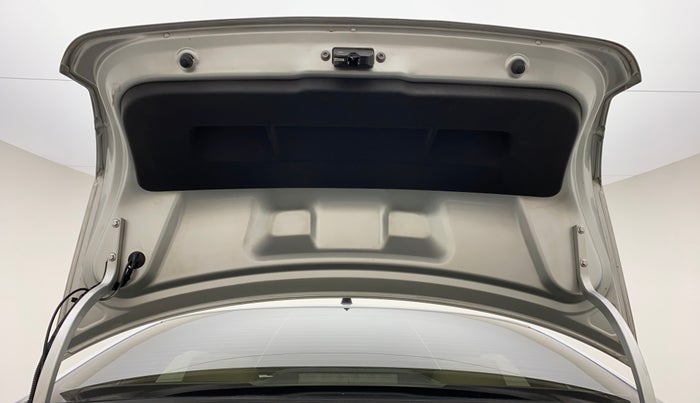 2012 Volkswagen Vento HIGHLINE DIESEL 1.6, Diesel, Manual, 1,37,114 km, Boot Door Open