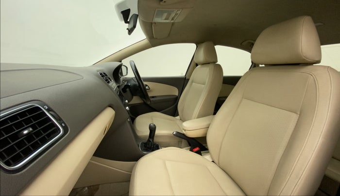 2012 Volkswagen Vento HIGHLINE DIESEL 1.6, Diesel, Manual, 1,37,114 km, Right Side Front Door Cabin