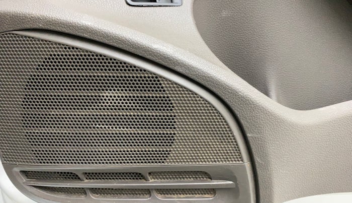 2012 Volkswagen Vento HIGHLINE DIESEL 1.6, Diesel, Manual, 1,37,114 km, Speaker
