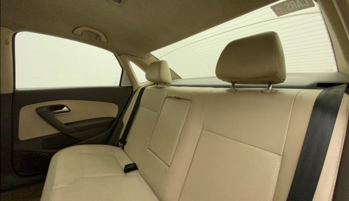 2012 Volkswagen Vento HIGHLINE DIESEL 1.6, Diesel, Manual, 1,37,114 km, Right Side Rear Door Cabin