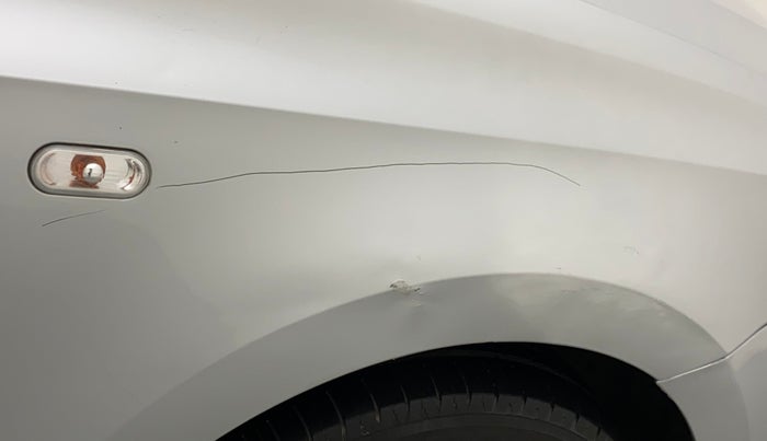 2012 Volkswagen Vento HIGHLINE DIESEL 1.6, Diesel, Manual, 1,37,114 km, Right fender - Minor scratches