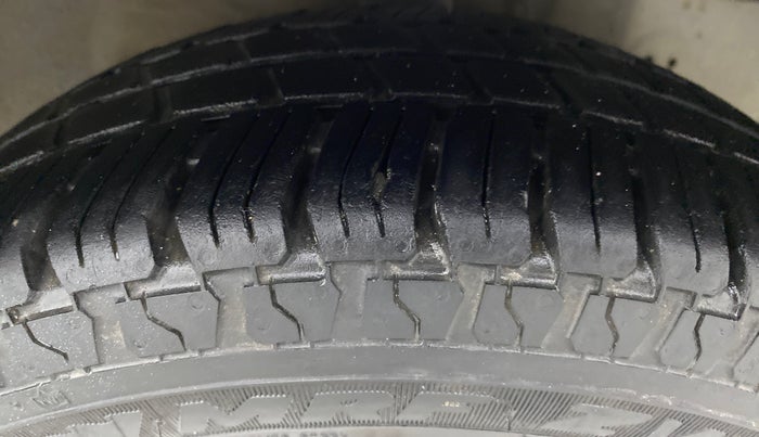 2018 Hyundai Eon ERA PLUS (O), Petrol, Manual, 58,233 km, Right Front Tyre Tread