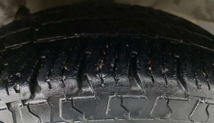 2018 Hyundai Eon ERA PLUS (O), Petrol, Manual, 58,233 km, Left Front Tyre Tread