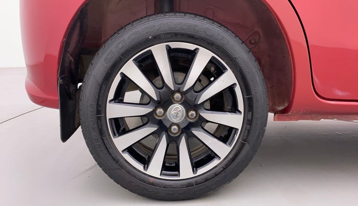 2018 Toyota Etios Liva V DUAL TONE, Petrol, Manual, 56,457 km, Right Rear Wheel