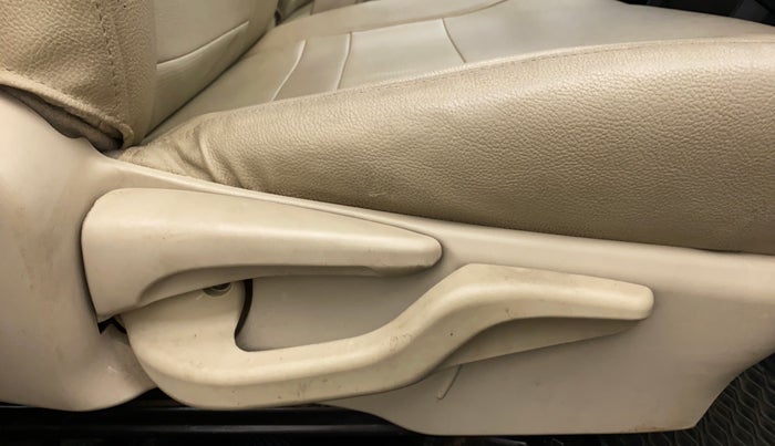 2018 Toyota Etios Liva V DUAL TONE, Petrol, Manual, 56,457 km, Driver Side Adjustment Panel