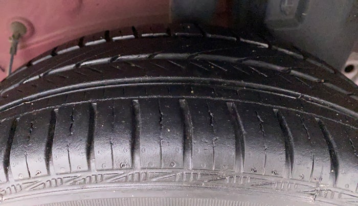 2018 Toyota Etios Liva V DUAL TONE, Petrol, Manual, 56,457 km, Left Rear Tyre Tread