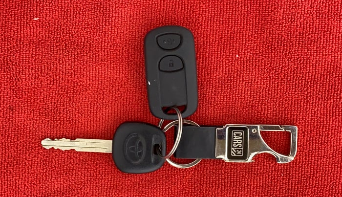 2018 Toyota Etios Liva V DUAL TONE, Petrol, Manual, 56,457 km, Key Close Up