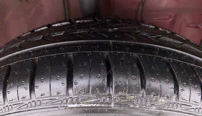 2018 Toyota Etios Liva V DUAL TONE, Petrol, Manual, 56,457 km, Right Front Tyre Tread