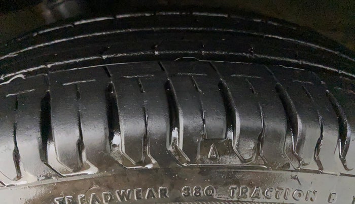 2011 Maruti Swift Dzire VXI, Petrol, Manual, 30,221 km, Left Front Tyre Tread