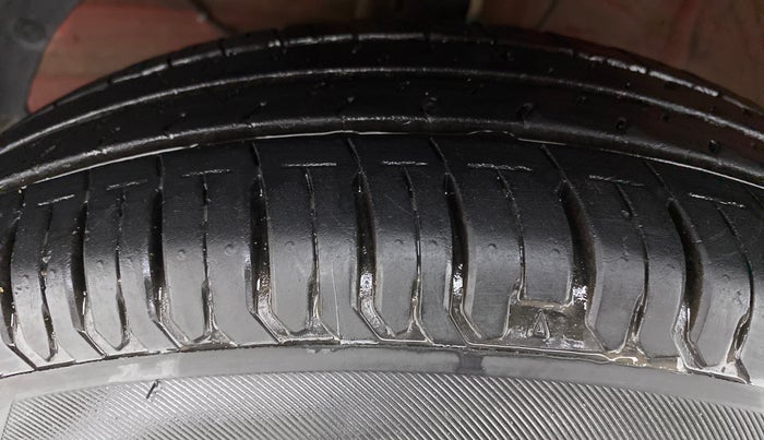 2019 Maruti Swift VXI D, Petrol, Manual, 46,468 km, Left Front Tyre Tread