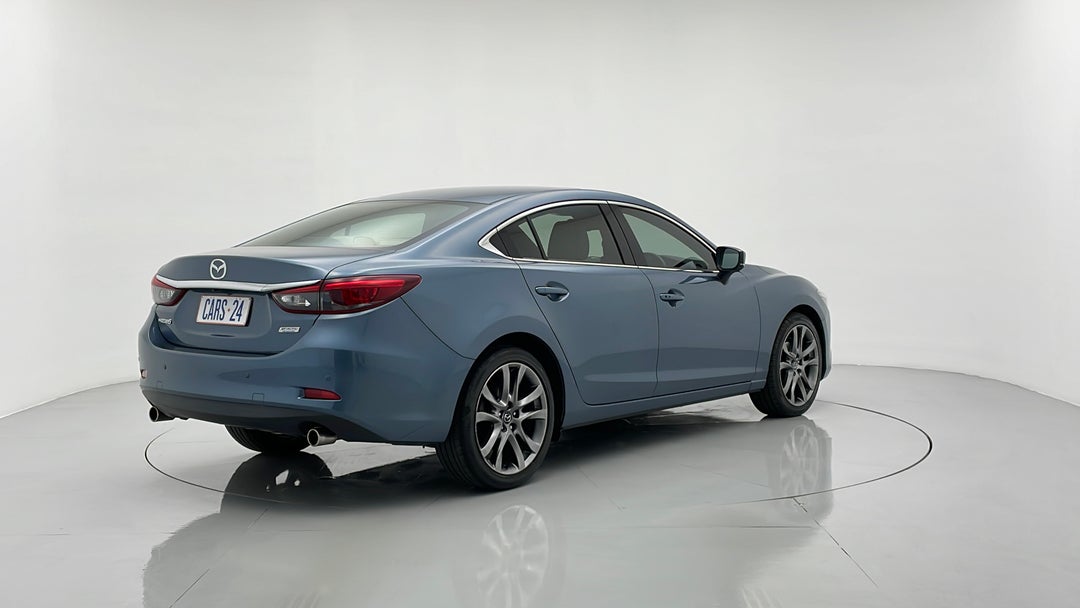 Right Back Diagonal (45- Degree) View