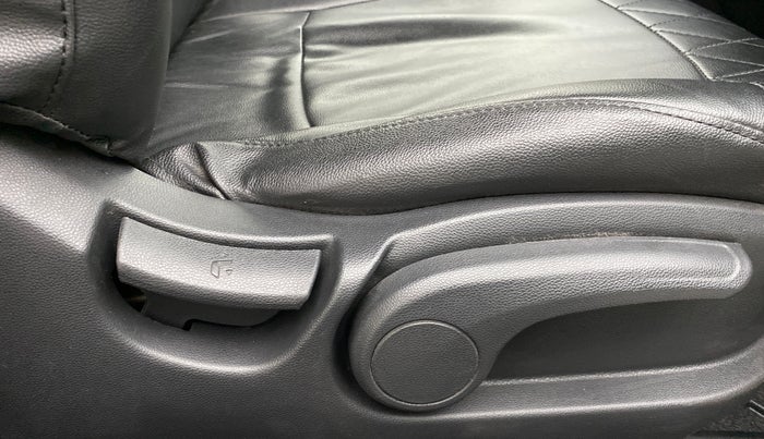 2017 Hyundai Elite i20 SPORTZ 1.2, Petrol, Manual, 33,269 km, Driver Side Adjustment Panel