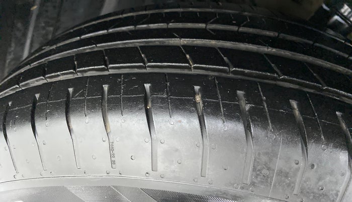 2016 Maruti Vitara Brezza ZDI PLUS, Diesel, Manual, 1,51,913 km, Left Front Tyre Tread
