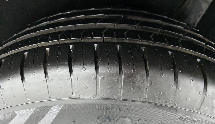 2016 Maruti Vitara Brezza ZDI PLUS, Diesel, Manual, 1,51,913 km, Left Rear Tyre Tread