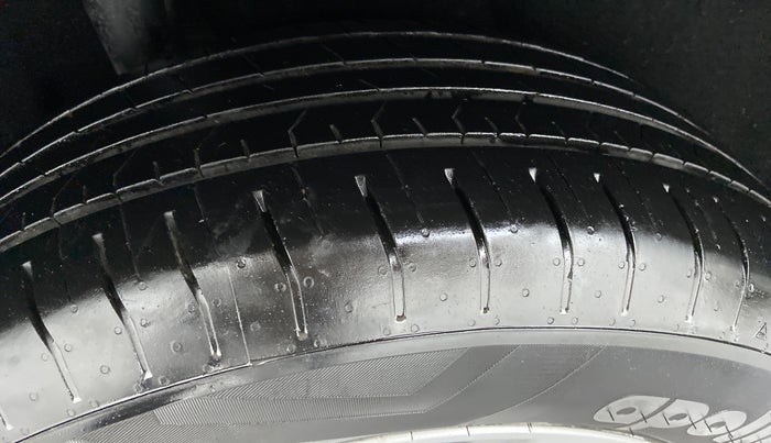 2016 Maruti Vitara Brezza ZDI PLUS, Diesel, Manual, 1,51,913 km, Right Rear Tyre Tread