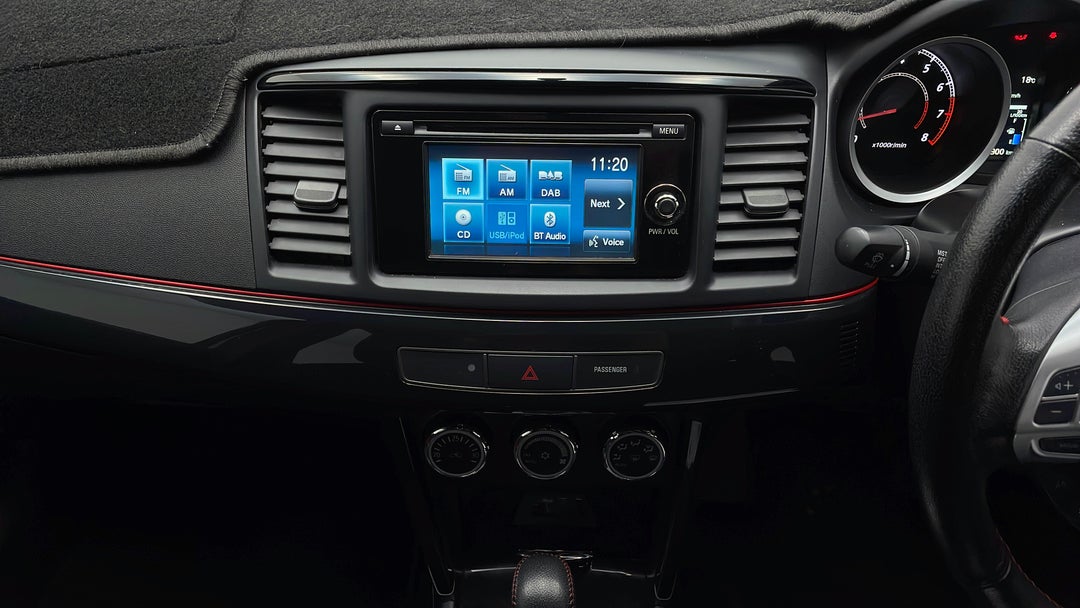 2017 Mitsubishi Lancer Black Edition (es), Automatic, 54900 km, Center Console