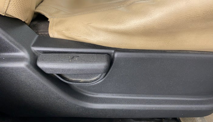 2012 Hyundai i20 SPORTZ 1.2 VTVT, Petrol, Manual, 87,972 km, Driver Side Adjustment Panel