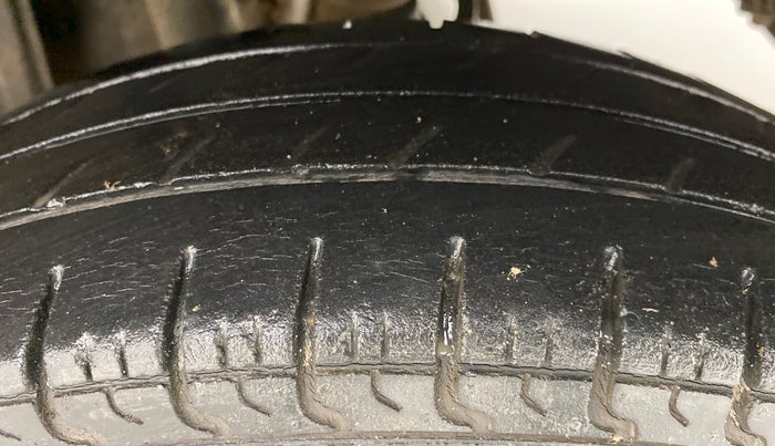 2016 Maruti Alto 800 VXI, Petrol, Manual, 26,851 km, Left Rear Tyre Tread
