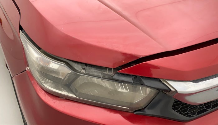 2018 Honda Amaze 1.5L I-DTEC S, Diesel, Manual, 1,16,404 km, Right headlight - Clamp has minor damage