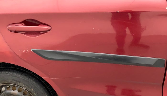 2018 Honda Amaze 1.5L I-DTEC S, Diesel, Manual, 1,16,404 km, Right rear door - Minor scratches