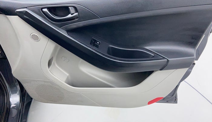 2018 Tata NEXON XE, Petrol, Manual, 31,104 km, Driver Side Door Panel Controls
