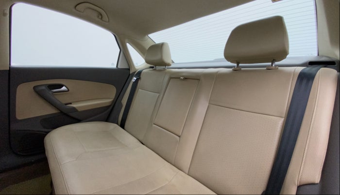2016 Volkswagen Vento HIGHLINE 1.5 AT, Diesel, Automatic, 1,02,155 km, Right Side Rear Door Cabin