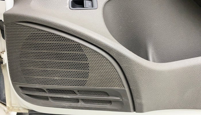 2016 Volkswagen Vento HIGHLINE 1.5 AT, Diesel, Automatic, 1,02,155 km, Speaker