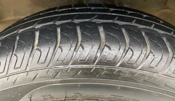 2015 Maruti Wagon R 1.0 VXI, Petrol, Manual, 21,757 km, Left Front Tyre Tread