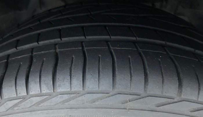 2018 Tata NEXON XZ+ 1.2 DUAL TONE, Petrol, Manual, 21,128 km, Right Front Tyre Tread