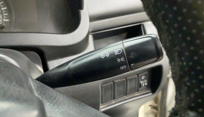 2014 Maruti Swift LDI, Diesel, Manual, 1,14,982 km, Combination switch - Fog Light Switch is not working