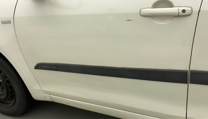 2014 Maruti Swift LDI, Diesel, Manual, 1,14,982 km, Front passenger door - Minor scratches