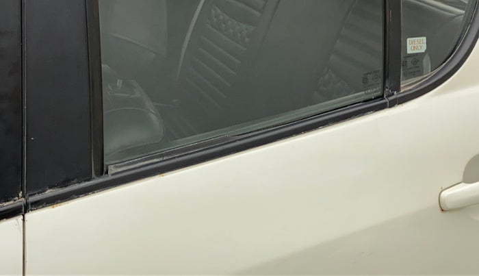 2014 Maruti Swift LDI, Diesel, Manual, 1,14,982 km, Rear left door - Weather strip has minor damage