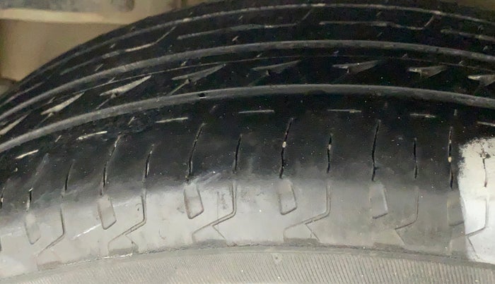 2014 Maruti Swift LDI, Diesel, Manual, 1,14,982 km, Right Rear Tyre Tread