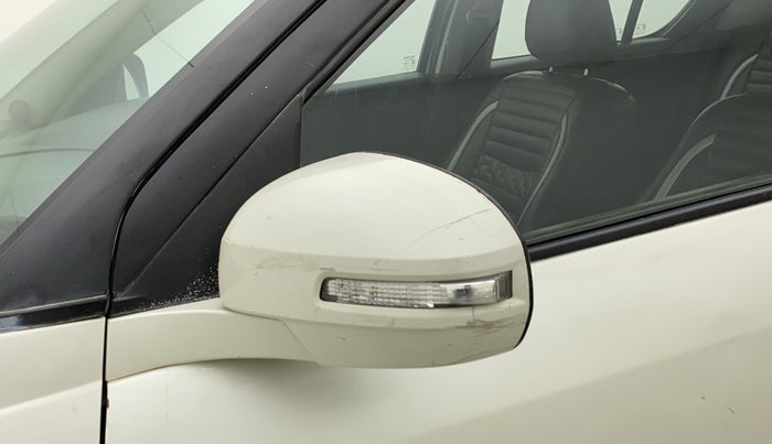 2014 Maruti Swift LDI, Diesel, Manual, 1,14,982 km, Left rear-view mirror - Cover has minor damage