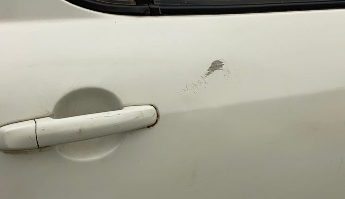 2014 Maruti Swift LDI, Diesel, Manual, 1,14,982 km, Right rear door - Slightly rusted