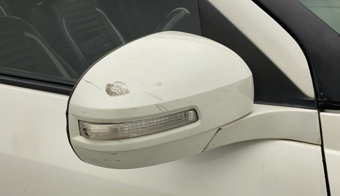 2014 Maruti Swift LDI, Diesel, Manual, 1,14,982 km, Right rear-view mirror - Indicator light not working